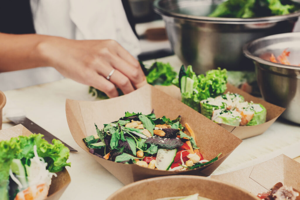Préparation culinaire avec des ingrédients naturels et locaux